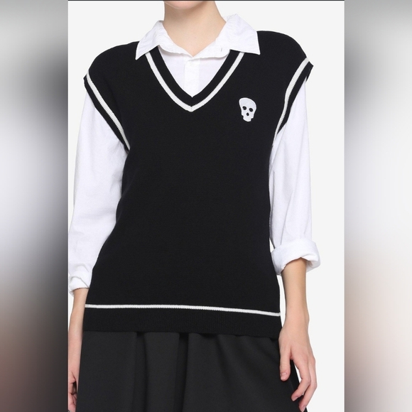 Hot Topic Jrs. Size XL Black White Skull Goth Preppy Sweater Vest Sleeveless - Picture 10 of 11